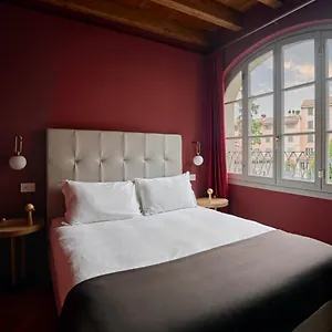  Διαμέρισμα Rego Apartments - Boutique Aparthotel & Serenity Spa With Off-Site Apartments In The Heart Of Bergamo City Center